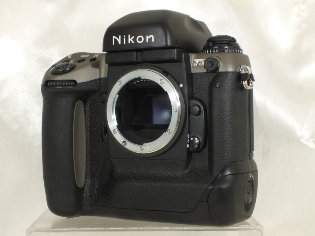 使用によるテカリはなくニコン Nikon F5 ボディ